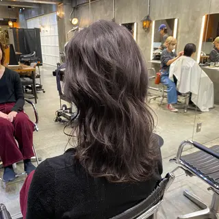 セミロング カラー 透明感カラー🌿 グレージュ🐺陽介のヘアスタイル