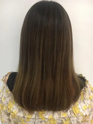ロング カラー 江原 彩華のヘアスタイル