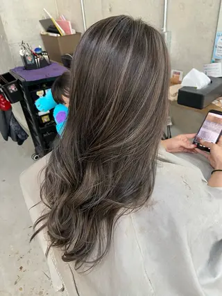 ロング カラー 安住 日花のヘアスタイル