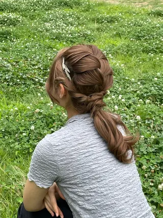 セミロング ヘアアレンジ コテ巻きパーマ💙 シノヤユイのヘアスタイル
