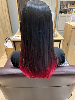 ロング カラー とぐち しおりのヘアスタイル