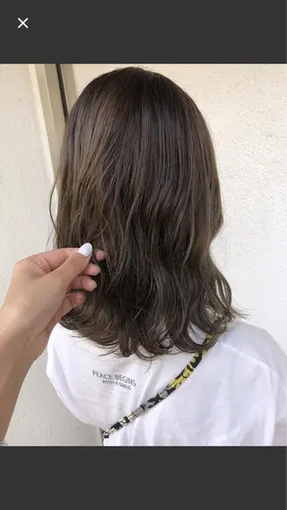 カラー kana .オリーブ /ナチュラルヘアのヘアスタイル