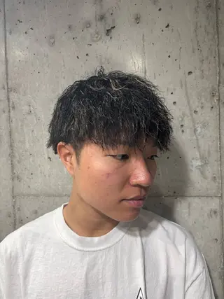 ミディアム パーマ メンズ 窪田 健人のヘアスタイル