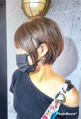 ショート カラー 🫧小顔顔周りカット レイヤー/縮毛/白倉のヘアスタイル