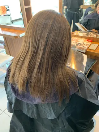 セミロング カラー 白髪ぼかしハイライト 柳川拓哉のヘアスタイル