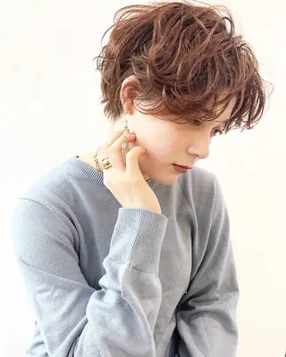 ショート カラー パーマ hollo 原宿のヘアスタイル
