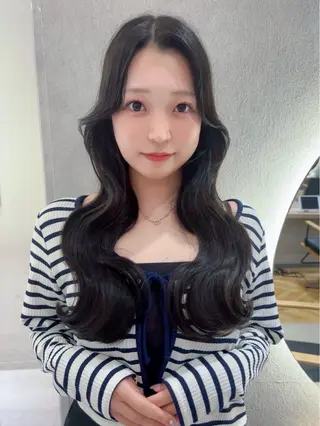 ロング カラー 韓国🇰🇷レイヤー 映える顔周り🩷のヘアスタイル