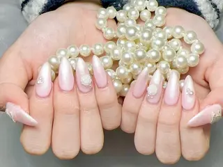 ネイル 🦋 Queenieのネイルデザイン