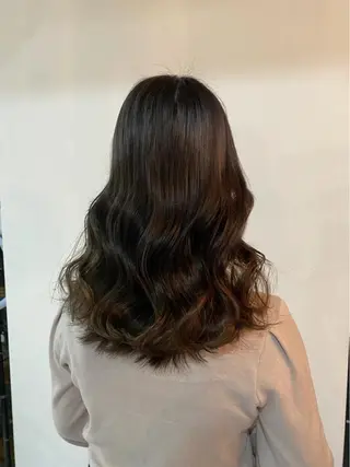 セミロング yuu/髪質改善 カラー🌛のヘアスタイル