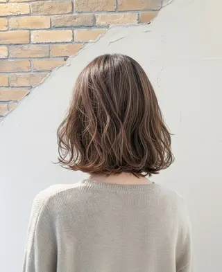ミディアム 松 ハイトーン/カット✄のヘアスタイル