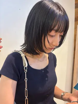 ミディアム 津田 里菜のヘアスタイル
