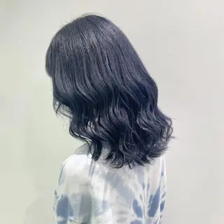 ロング 寒色/ベージュヘア ブリーチありMiOのヘアスタイル