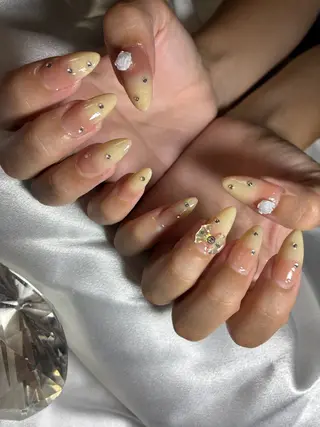 ミディアム YOKOSUKA NAILS💅🍃のネイルデザイン