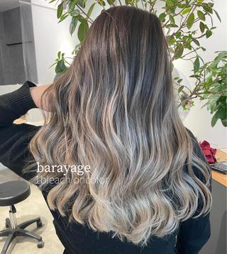 ロング 岸川 恭子のヘアスタイル