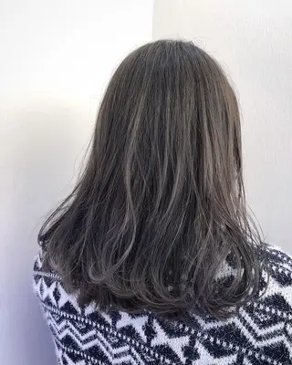 ミディアム カラー 白井 つづりのヘアスタイル
