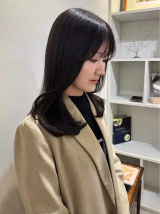 セミロング カラー shiro.kobe 森彩華のヘアスタイル