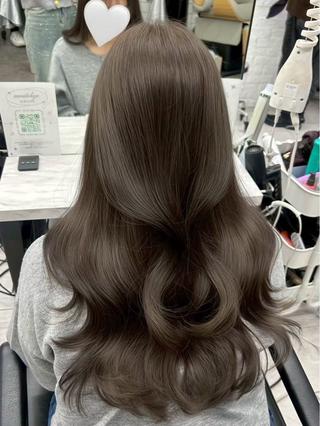 カラー シウ SHUのヘアスタイル
