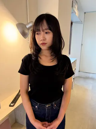 ロング カラー MIU/ルーツカラー 顔まわりレイヤーのヘアスタイル