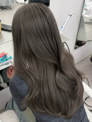 セミロング カラー 透明感カラー🩶 ×小顔カット難波のヘアスタイル