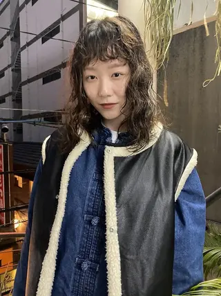 セミロング Nene/ハイトーン インナーカラーのヘアスタイル