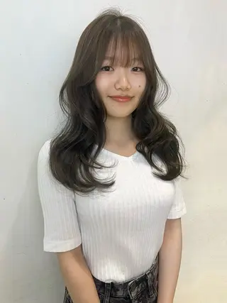 セミロング カラー 'AXIS 栄 Konomiのヘアスタイル