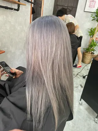 セミロング andKおもろまち店 艶ダブルカラー✨のヘアスタイル