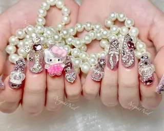 ネイル 🦋 Queenieのネイルデザイン