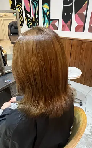 ミディアム カラー 仲里 彩生のヘアスタイル