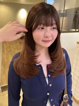 ミディアム カラー 透明感カラー レイヤーカット りなのヘアスタイル