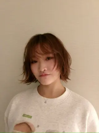 ミディアム カラー ヘアアレンジ タイトボブ個性派カラ ーAKANEのヘアスタイル