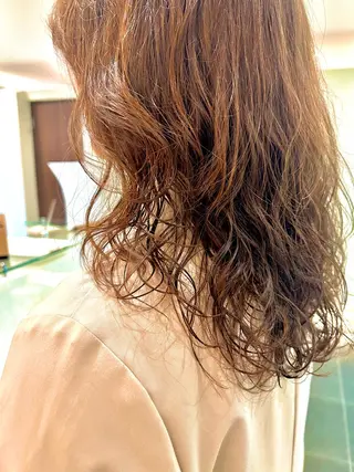 ロング カラー パーマ チーフデザイナー 若林　麻衣のヘアスタイル