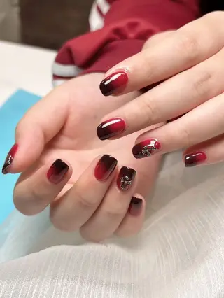 ネイル ENsalon AKIRAのネイルデザイン