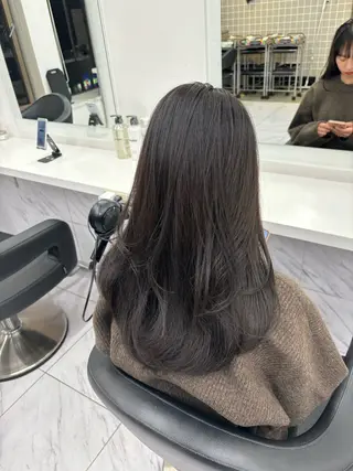 セミロング カラー 抜け感レイヤー︴ ニュアンスカラーのヘアスタイル