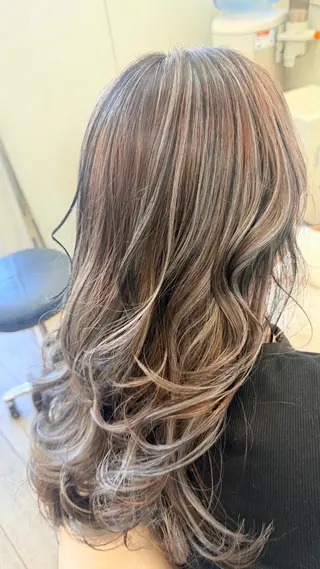 ロング カラー 鶴見 和美のヘアスタイル