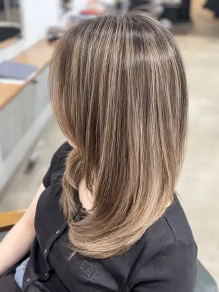 セミロング Repose AMIのヘアスタイル