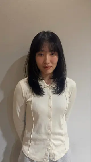 ミディアム 中山 こころのヘアスタイル