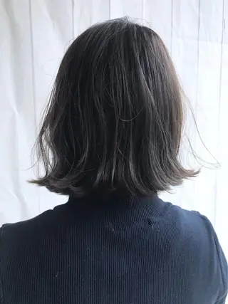 ショート カラー ぱつっとボブ/ 小野あかねのヘアスタイル