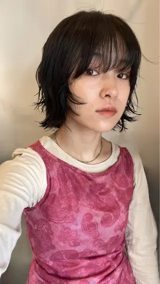 ショート パーマ ニュアンスパーマ🪿 透明感カラー岩波ゆいのヘアスタイル