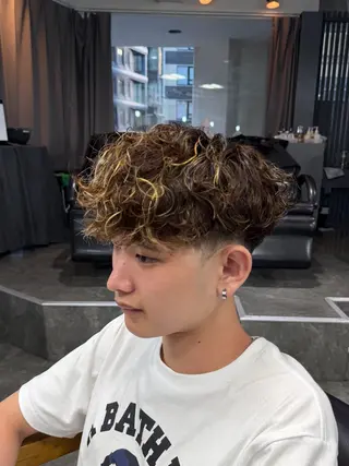 パーマ メンズ 梅田/センターパート 山下学偉のヘアスタイル