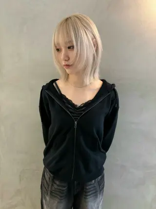 ショート カラー PELEハイトーン shinobuのヘアスタイル