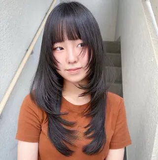 ロング カラー レイヤーカット/ 透明感ベージュ モカのヘアスタイル