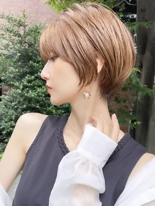 ショート カラー 🫧小顔顔周りカット レイヤー/縮毛/白倉のヘアスタイル