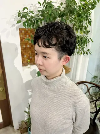 ショート パーマ 谷澤 朋佳のヘアスタイル