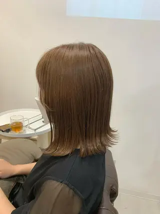 セミロング カラー 眞名子 瑞紀のヘアスタイル