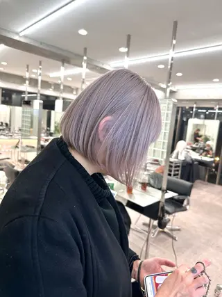 ミディアム ハイトーン💎 ホワイトベージュ坪谷のヘアスタイル