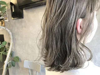 ミディアム カラー 顔周りレイヤーカット ブリーチminamiのヘアスタイル