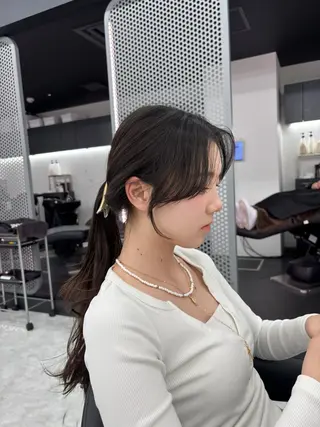 セミロング カラー 抜け感レイヤー︴ ニュアンスカラーのヘアスタイル