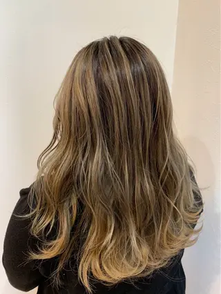 ロング カラー 室谷 ゆりあのヘアスタイル