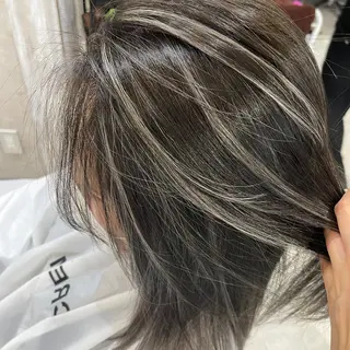 ミディアム カラー 松井那津子 /ハイライトブリーチのヘアスタイル