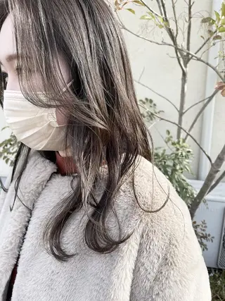 カラー セミロング 相川 ひなたのヘアスタイル
